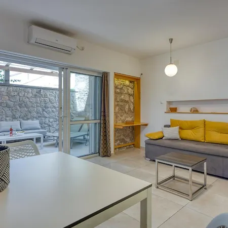 Bougainvillea Old Town /w Terrace - Happy Appartement Mali Lošinj