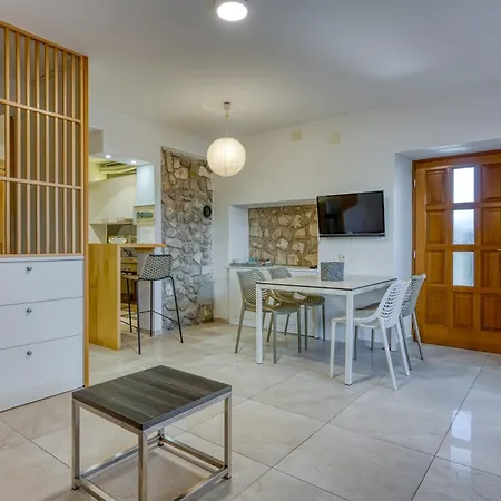 Apartment Bougainvillea Old Town /w Terrace - Happy Mali Losinj