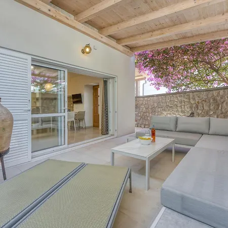 Bougainvillea Old Town /w Terrace - Happy Apartment