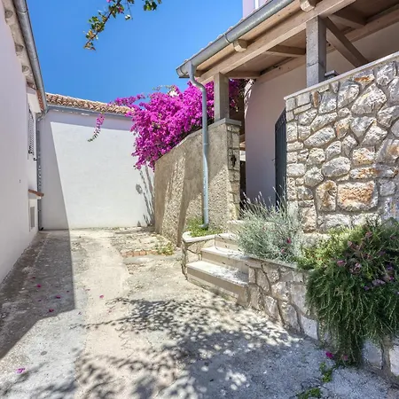Bougainvillea Old Town /w Terrace - Happy