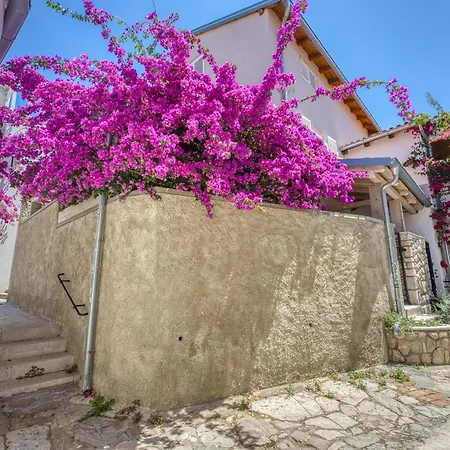 Bougainvillea Old Town /w Terrace - Happy * Mali Lošinj